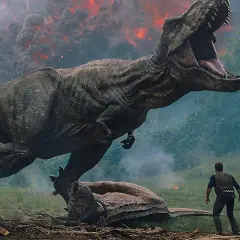 Tyranozaur atakuje w parku rozrywki Jurassic World, człowiek stoi w obliczu chaosu, w tle wulkaniczna erupcja.