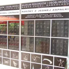 Muzeum Rekordów i Osobliwości w Rabce-Zdroju prezentuje unikatową kolekcję rzeźb z jednej zapałki autorstwa Anatola Karoń.