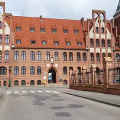 Gotycka architektura w Chełmnie. Zobaczysz tu zabytkowe budynki, które są jednymi z głównych atrakcji miasta.