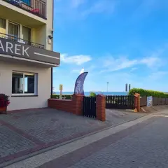 Recepcja pensjonatu "Gwarek" w Ustroniu Morskim, z widokiem na morze. Idealne miejsce na wakacje w western parku.