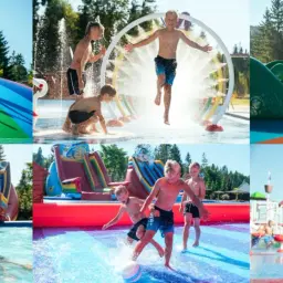 Dzieci bawią się w wodnym parku rozrywki, ślizgając się po tęczowej zjeżdżalni i biegając przez fontanny. Ten aquapark nad morzem to idealne miejsce na letnie szaleństwo.