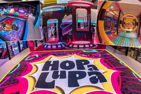 Kolorowy, nowoczesny kryty park rozrywki dla dzieci "Hop La Pa" z mnóstwem atrakcji: trampoliny, zjeżdżalnie, tunele i strefy do zabawy.