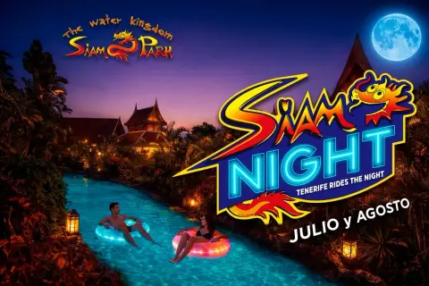 Nocne szaleństwo w Siam Park Teneryfa! Para relaksuje się na dmuchanych kołach w basenie pod rozświetlonym księżycem.