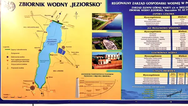 Mapa zbiornika wodnego "Jeziorsko" z zaznaczonymi atrakcjami, infrastrukturą i danymi technicznymi.