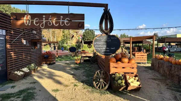 Farma wuja Toma zaprasza do Dyniolandii! Wejście do krainy dyni i jesiennych atrakcji.